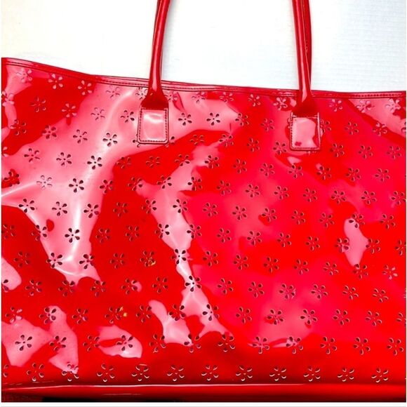 Red Floral Cutout Beach Bag - Picture 1 of 5